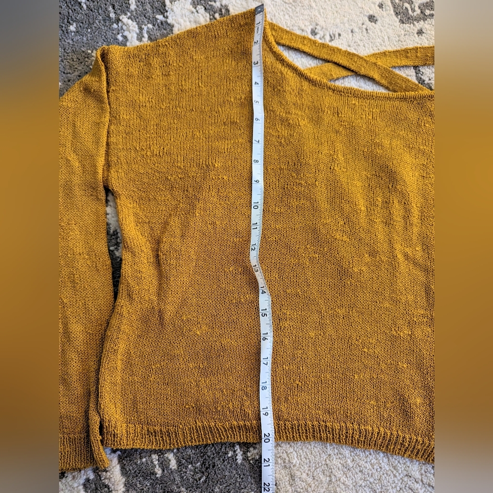 Forever 21 open back sweater - Picture 5 of 5